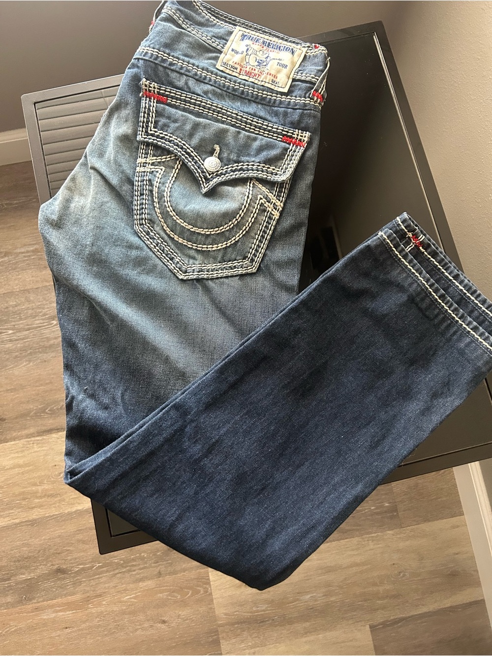 True Religion Women's Dark Blue Bootcut Jeans with White Contrast Stitching - Picture 2 of 4